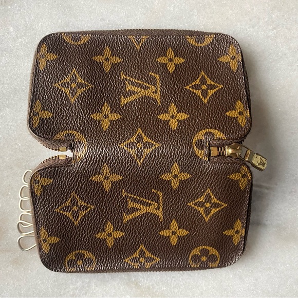 Louis Vuitton Monogram Zip Around Multicles 6 Key Holder - Picture 10 of 16